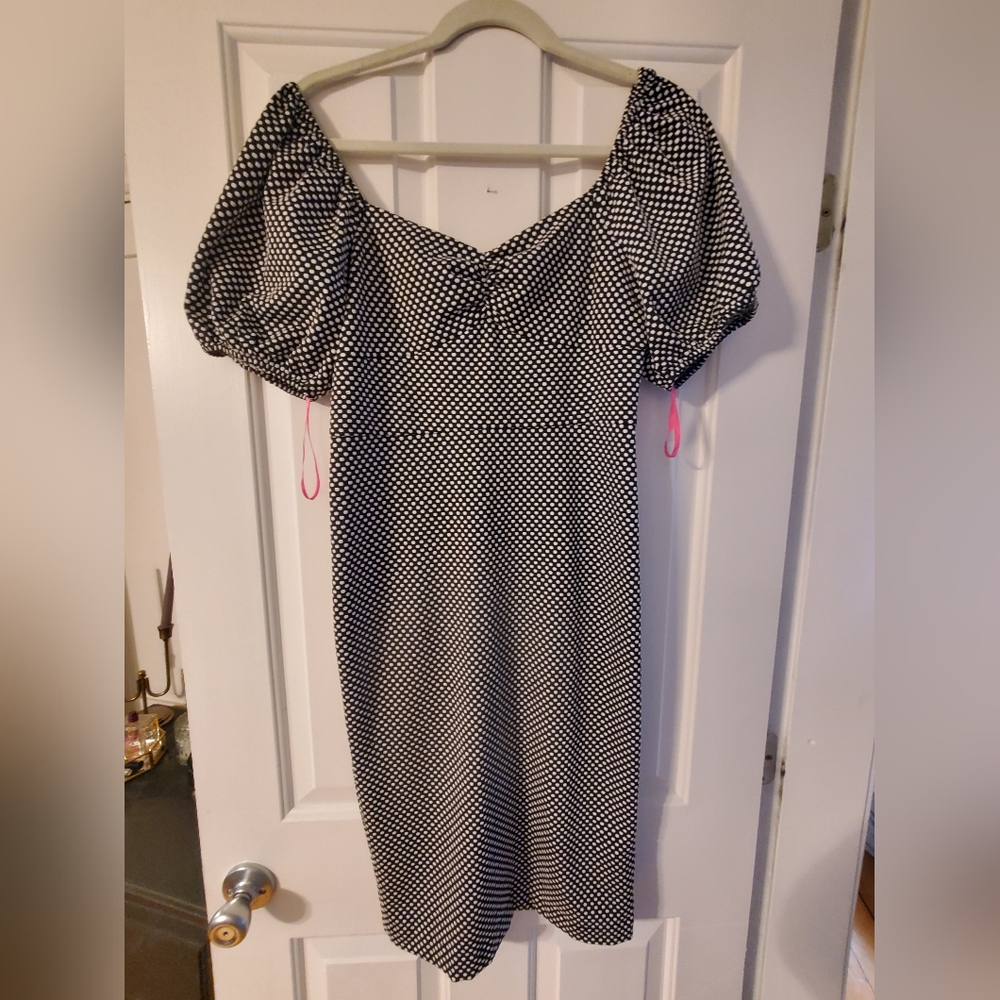 Betsey Johnson Black and White Dot Bodycon Wiggle Dress (Size 6)